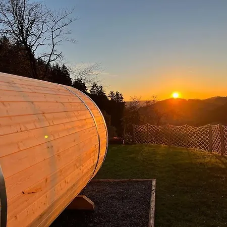 Loft Mit Whirlpool & Fass-sauna Im Schwarzwald Apartamento Neuenbach